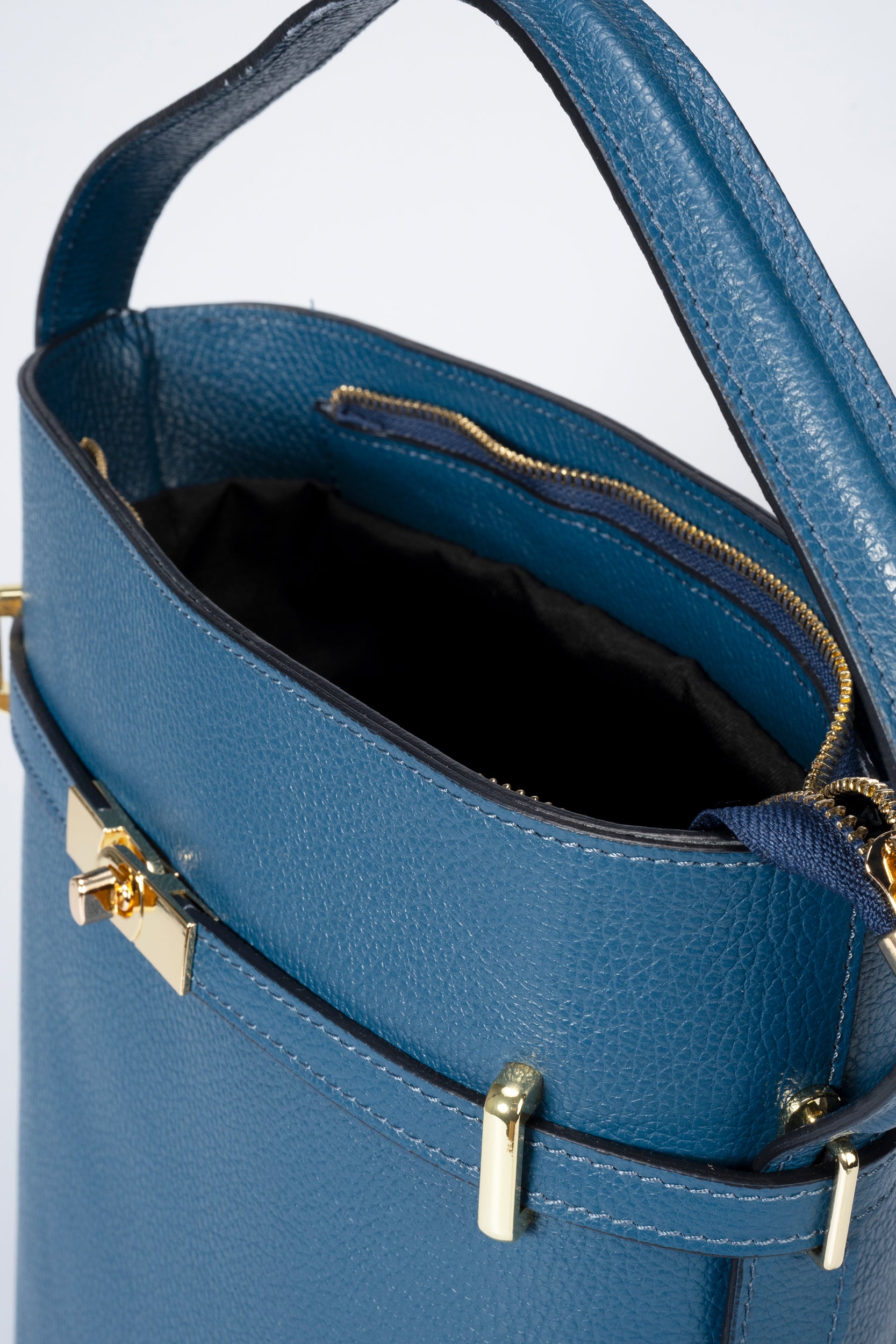 Myrto Blue